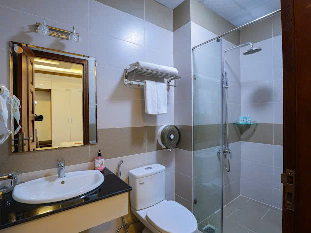 WC ĐƠN LẦU 4 CỬA SỔ NỘI BỘ