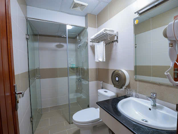 WC ĐƠN VIEW THÁP eiffel