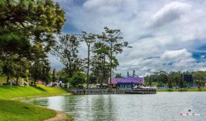 Không khí mát mẻ bên Hồ Xuân Hương Đà Lạt